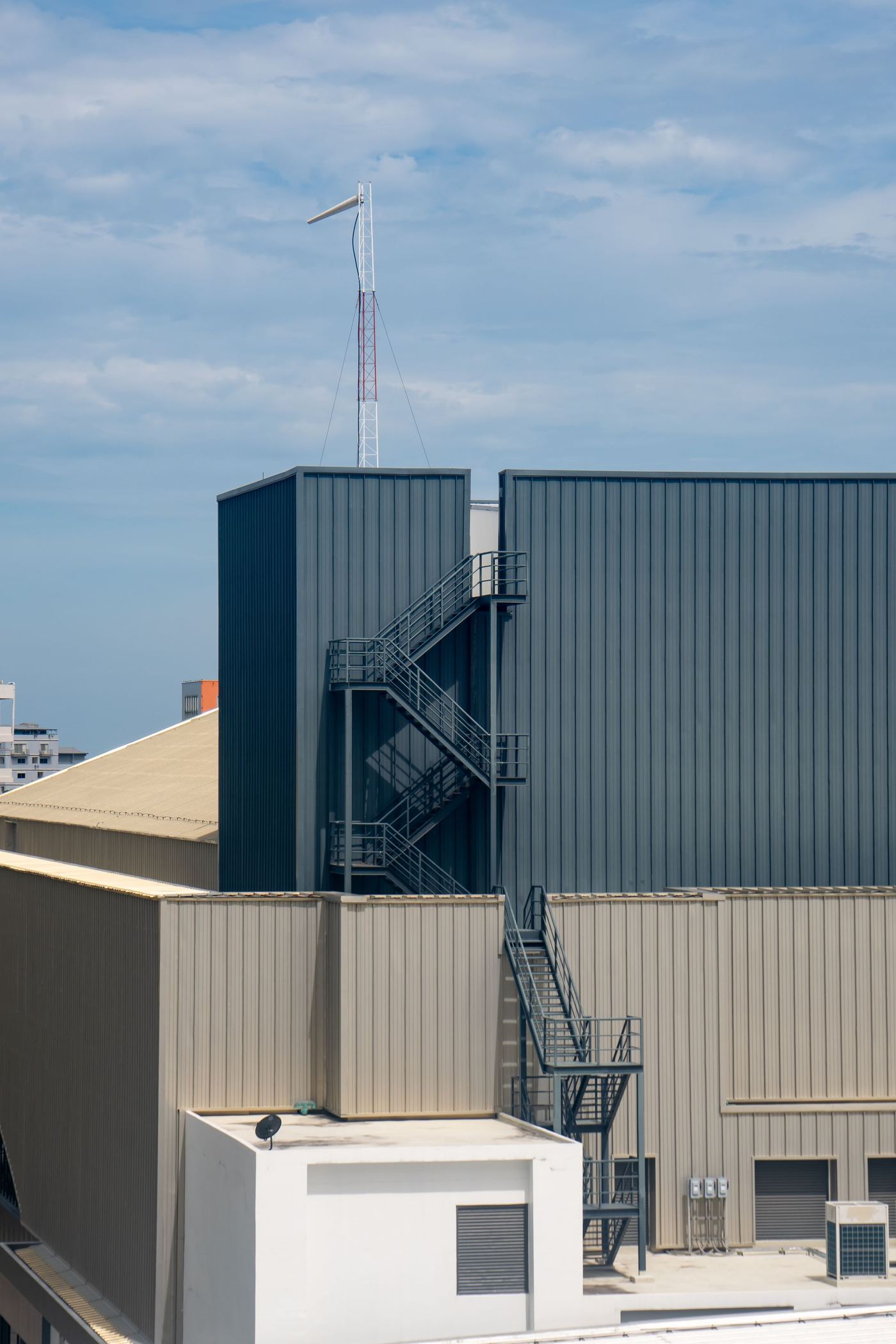 Commercial building with rooftop equipment
